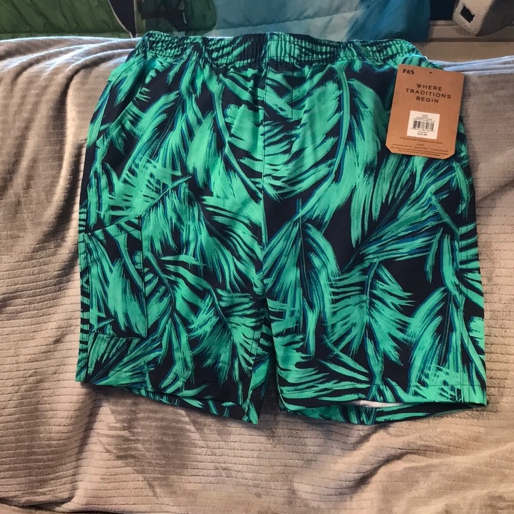 Youth Field & Stream Fishing Shorts, size Large, NWT